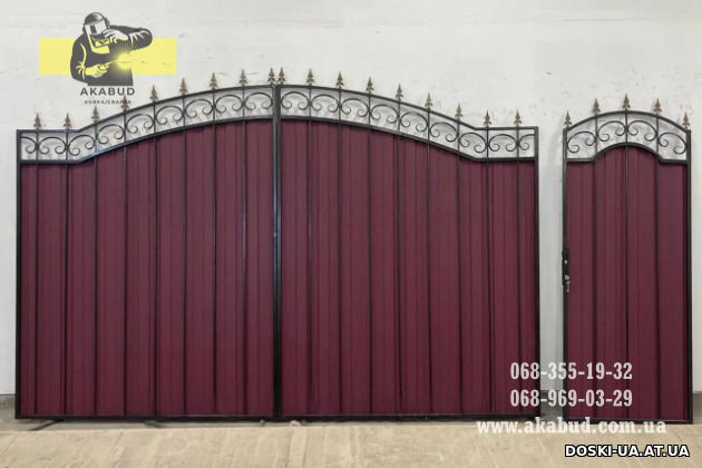 Распашные ворота. Навес из металлочерепицы. Ворота откатные. Перила