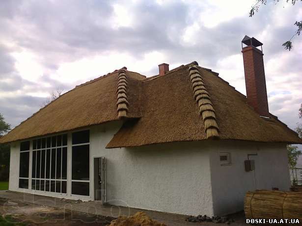 Камышовая крыша , камыш , маты из камыша .